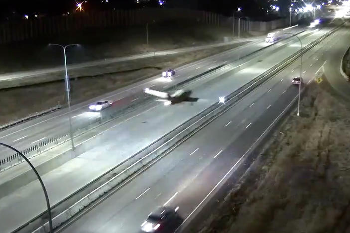 A plane makes an emergency landing on Minnesota's 35W highway outside St. Paul.