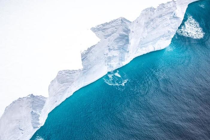 The British Royal Air Force released photos of iceberg A68a on Friday. The massive floe is currently heading in the direction of the island of South Georgia.