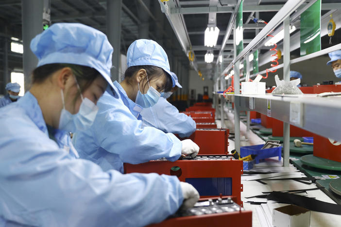 Employees work in the workshop of a lithium battery manufacturing company in Huaibei, eastern China, on Nov. 14. China posted a record trade surplus in November, led by a surge in exports to the United States.