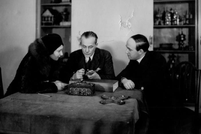 Saemy Rosenberg and his wife, Lisellotte, are seen with an unnamed man. Saemy Rosenberg was forced to sell his priceless art collection to the Nazis. Now, his grandson wants the Supreme Court to intervene.