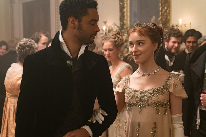 Regé-Jean Page and Phoebe Dynevor as the hot duke and Daphne in Netflix's <em>Bridgerton</em>.