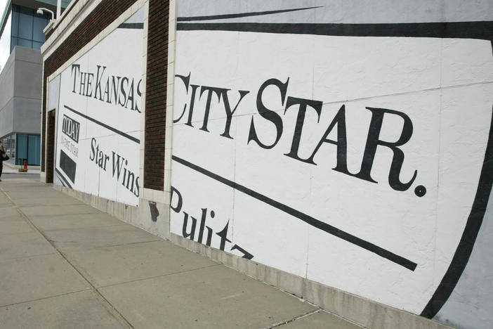 A mural on the wall of the circulation building off <em>The Kansas City Star</em> in 2006, in Kansas City, Mo.