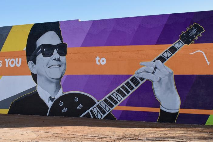 The new mural of Roy Orbison in Vernon, Texas.