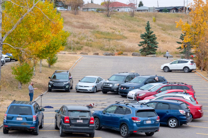 Tim Shantz conducts Luminous Voices' first car concert on Oct. 4, 2020.