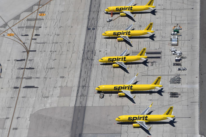 Aircraft largely stayed on the ground in spring 2020, leading to a drop in greenhouse gas emissions.
