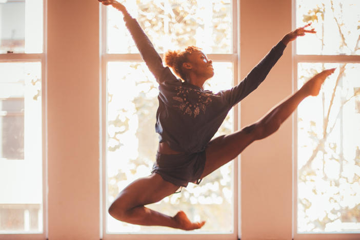 Edwards spent years training for traditionally male ballet roles, but it was beginning to feel too limiting, he says. What he really wanted to do was to dance en pointe, the technique where you dance on the tips of your toes using special ballet shoes.