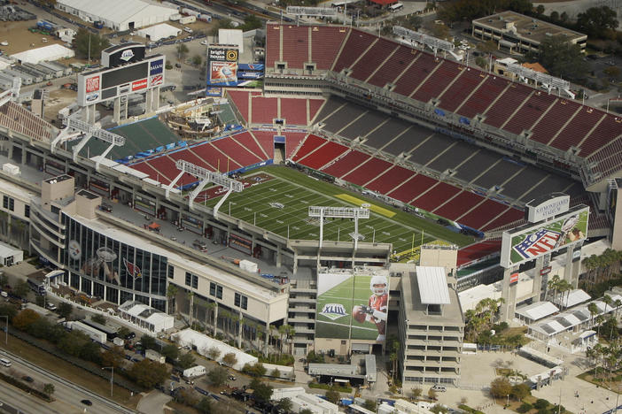 The NFL is inviting about 7,500 healthcare workers to Super Bowl LV in Tampa, Fla.'s Raymond James Stadium, shown here in 2009.