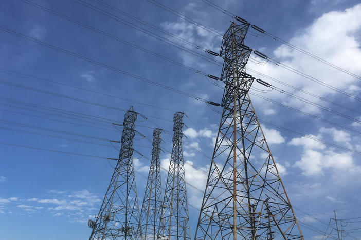 Electrical grid transmission towers in Pasadena, Calif. Major power outages from extreme weather have risen dramatically in the past two decades.