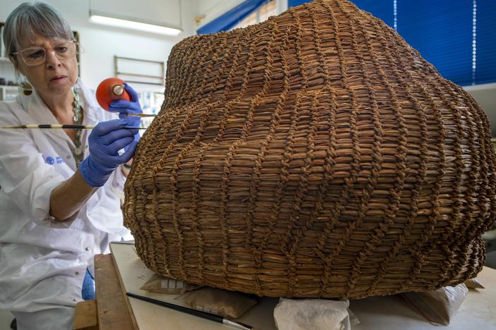 Conservation work on the basket in the Israel Antiquities Authority's laboratories.