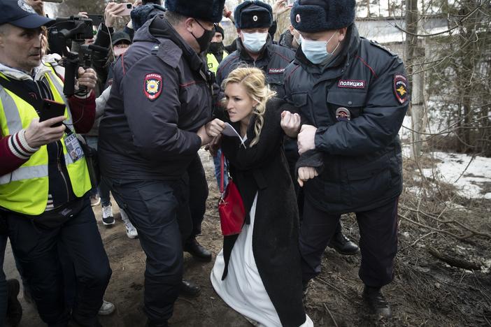 Police officers Tuesday detain Alliance of Doctors union leader Dr<strong>. </strong>Anastasia Vasilyeva outside a prison colony in Pokrov, Russia, east of Moscow. A group of doctors gathered at the prison colony where opposition leader Alexei Navalny is being held.