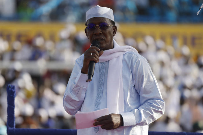Chadian President Idriss Déby Itno addresses supporters at an election campaign rally in N'djamena earlier this month. The government announced Tuesday that Déby had died during clashes with rebels.