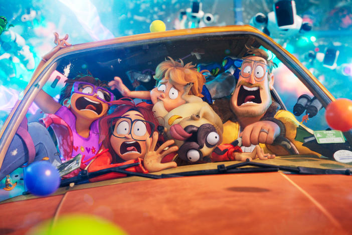 (L-R) Maya Rudolph as "Linda Mitchell", Abbi Jacobson as "Katie Mitchell", Mike Rianda as "Aaron Mitchell", Doug the Pug as "Monchi" and Danny McBride as "Rick Mitchell".
