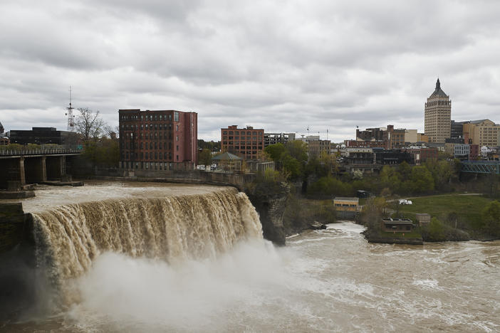 High Falls and the old Kodak Tower offer iconic views of Rochester.