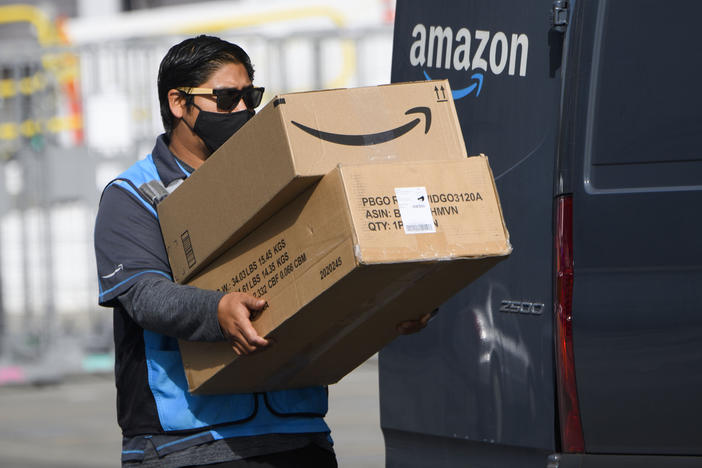 The Teamsters, which represents 1.4 million workers nationwide, introduced a resolution making organizing Amazon workers across the country a top priority.