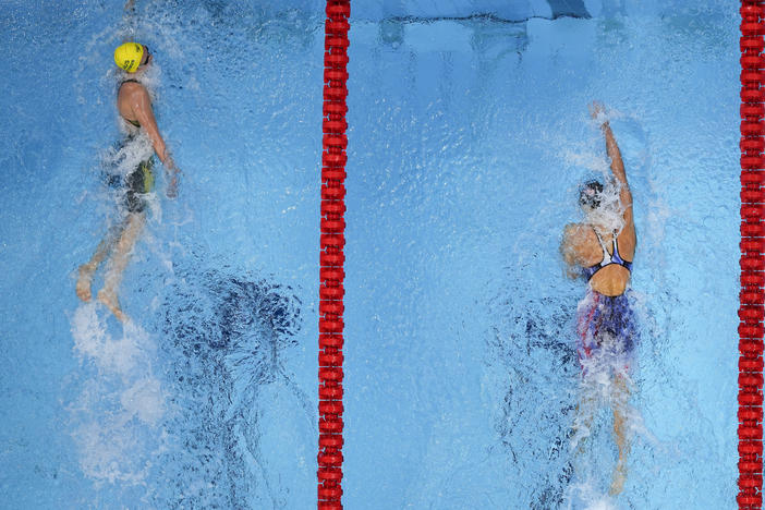 Ariarne Titmus (left) of Australia wins the final of the women's 400 meter freestyle on Monday ahead of the U.S.'s Katie Ledecky at the Summer Olympics in Tokyo.