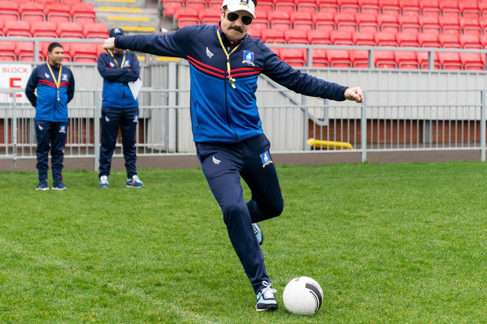 You don't necessarily see Jason Sudeikis kick a lot of soccer balls as Ted Lasso, but this week? Well, well, well.