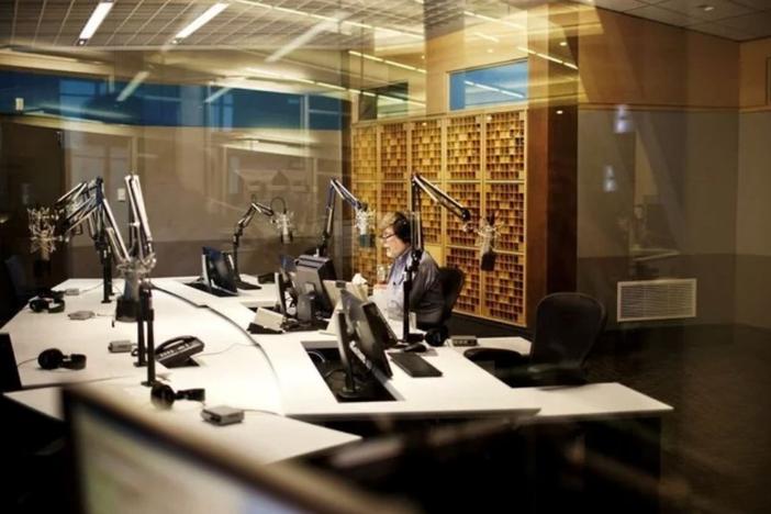 Neal Conan in the studio during the last broadcast of NPR's <em>Talk of the Nation</em>.
