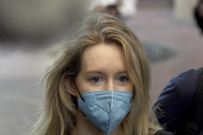 Elizabeth Holmes walks into the United States Federal Courthouse in San Jose, Calif., Tuesday, Aug. 31, 2021.
