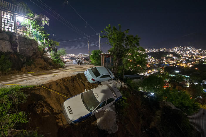 A magnitude 7.1 earthquake shook Acapulco, Mexico, on Wednesday. After the quake, Mexicans shared videos of bursts of blue lights streaking across the sky.