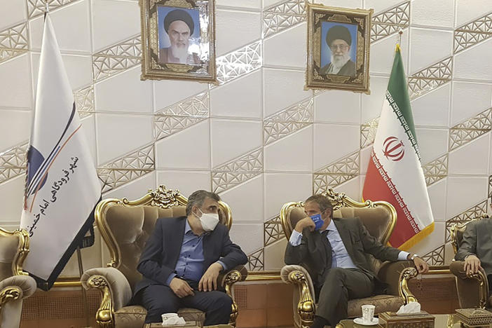 The director-general of the International Atomic Energy Agency, Rafael Grossi (right), speaks with the deputy head of the Atomic Energy Organization of Iran, Behrouz Kamalvandi, upon his arrival at Tehran Imam Khomeini International Airport on Saturday.