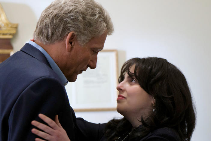 Clive Owen stars as Bill Clinton and Beanie Feldstein as Monica Lewinsky in the FX series <em>Impeachment: American Crime Story.</em>