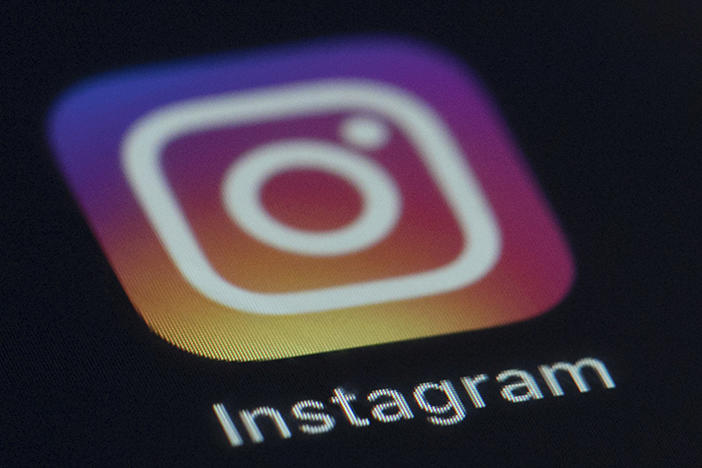 A 2018 survey found about 43% of teens said they feel pressure to only post content on social media that makes them look good to others.