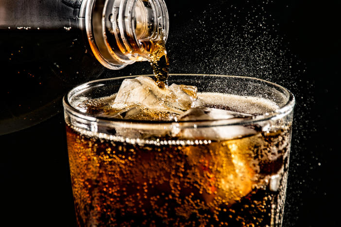 Drinking artificially sweetened diet sodas may lead to increase in appetite and weight gain, research finds.