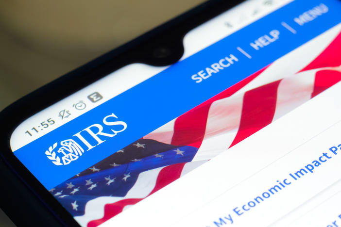 A battle over taxes continues to brew as the IRS is seeking to obtain more bank account information, a move strongly opposed by Republicans and the lenders themselves.