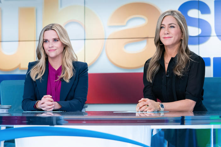 Bradley (Reese Witherspoon) and Alex (Jennifer Aniston) are back together at the desk, but not for long.