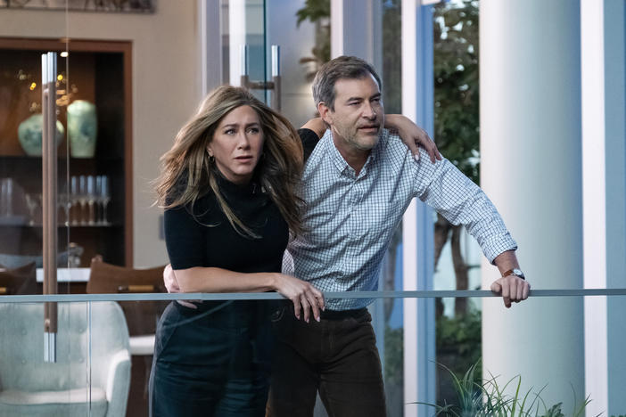 Alex (Jennifer Aniston) has the unwavering support of Chip (Mark Duplass), as always.