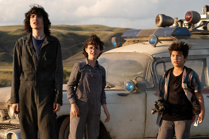 Trevor (Finn Wolfhard), Phoebe (McKenna Grace) and Podcast (Logan Kim).