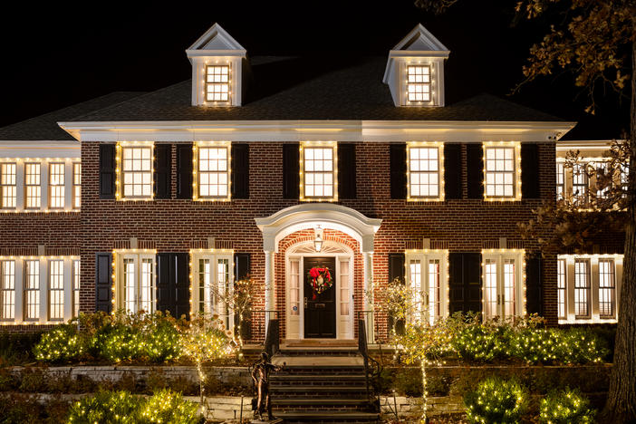 The 'Home Alone' house in Winnetka, Ill. will be available to rent through Airbnb for one night later this month. The $25 stay will also include junk food, booby traps, a film screening and other holiday hijinks.