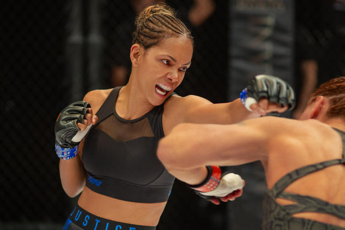 Halle Berry plays MMA fighter Jackie Justice in <em>Bruised</em>.