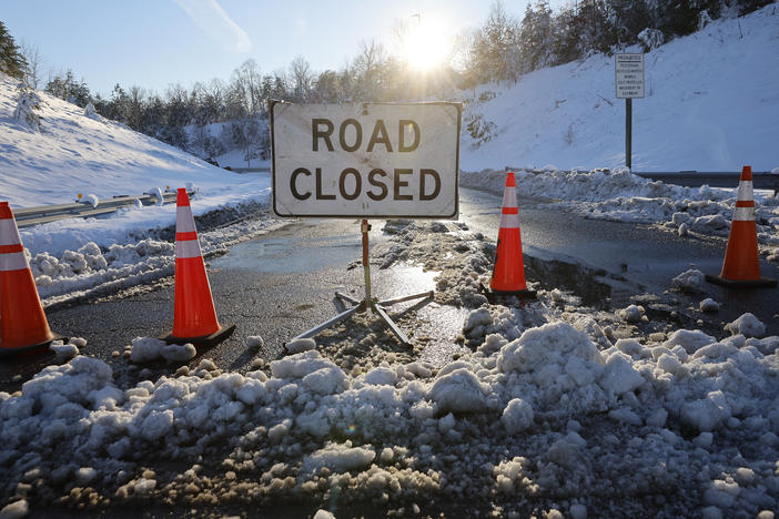 A winter storm with record snowfall slammed into the Mid-Atlantic states, stranding thousands of motorists overnight on 50 miles of I-95 in Virginia.