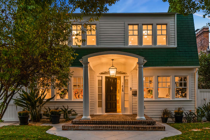 A Los Angeles home featured in Wes Craven's 1984 horror classic <em>A Nightmare on Elm Street</em> has sold for almost $3 million.
