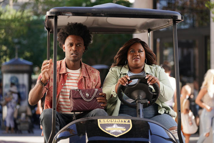 Echo Kellum as Noah and Nicole Byer as Nicky in<em> Grand Crew</em>.
