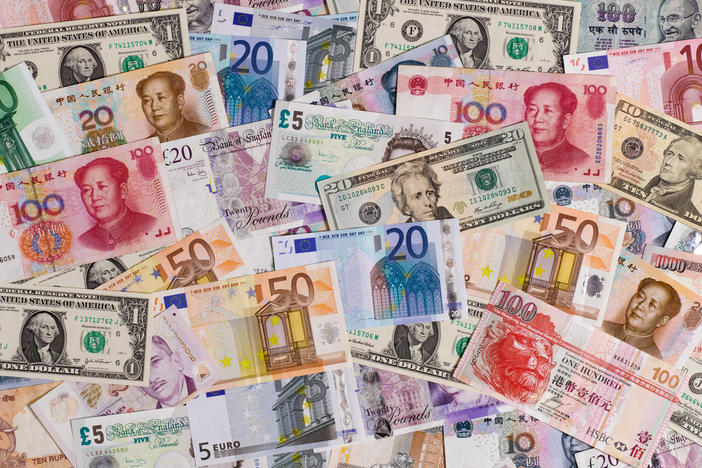 The richest people in the world got even richer during the pandemic and more people fell into poverty, says an Oxfam report. The charity claims that this growing economic gap leads to "economic violence."
