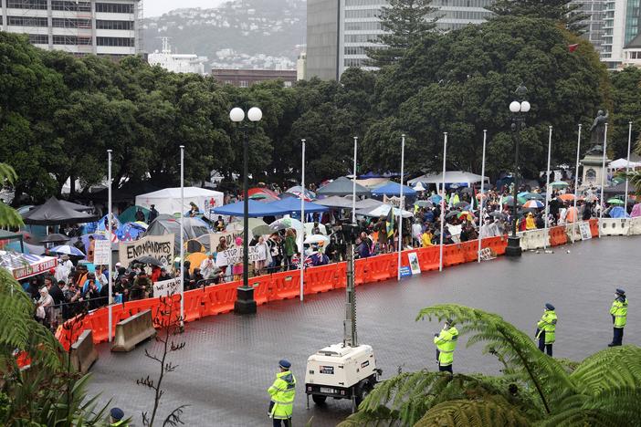 Protesters continued their demonstrations against New Zealand's COVID-19 mandates on Saturday. Authorities have used sprinklers and loudspeakers in their efforts to disperse the crowd.