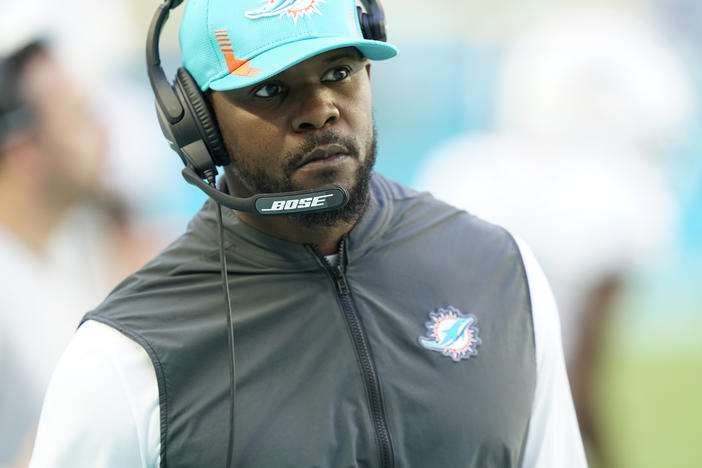 Brian Flores, who is suing the NFL, will join the Steelers as a defensive  coach