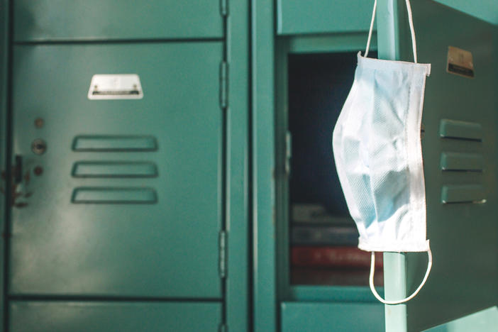 Adapting to wearing masks was not fun for many kids, but ditching them can also be disconcerting. Kids might need some help dealing with the adjustment.