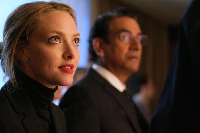 Amanda Seyfried as Elizabeth Holmes and Naveen Andrews as Sunny Balwani in Hulu's <em>The Dropout</em>.