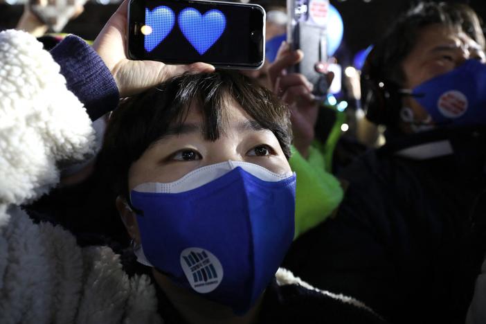 Supporters of South Korea's presidential candidate Lee Jae-myung of the ruling Democratic Party cheer during an election campaign rally in Seoul on Tuesday.