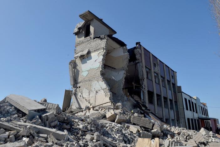 Secretary of State Antony Blinken said the U.S. government has assessed that Russia is committing war crimes in Ukraine, attacking civilian points such as this school destroyed in Kharkiv.