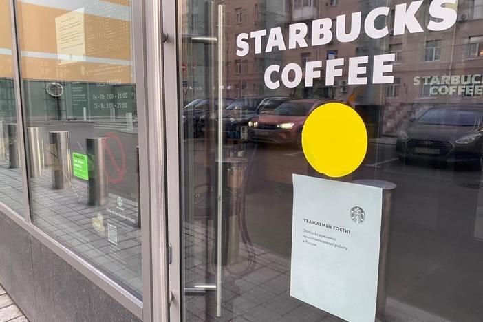 A sign on a Moscow Starbucks informs visitors that the coffee chain had suspended its work in Russia.