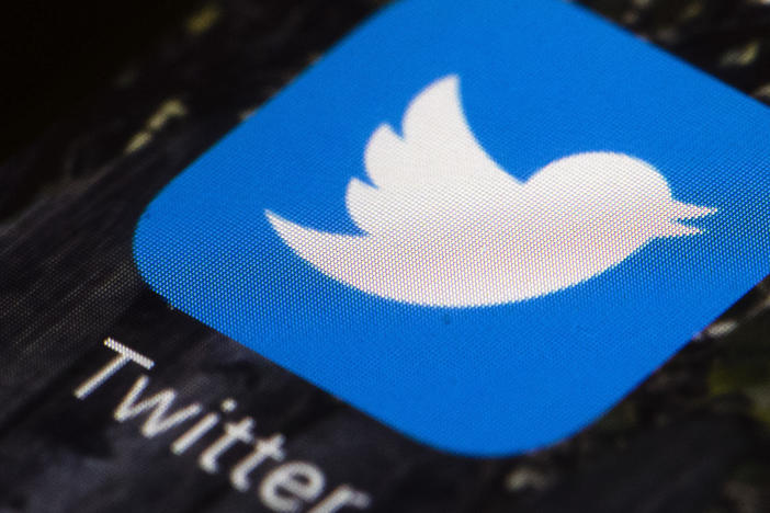 Federal regulators on Wednesday announced a settlement with Twitter over the use of user privacy.