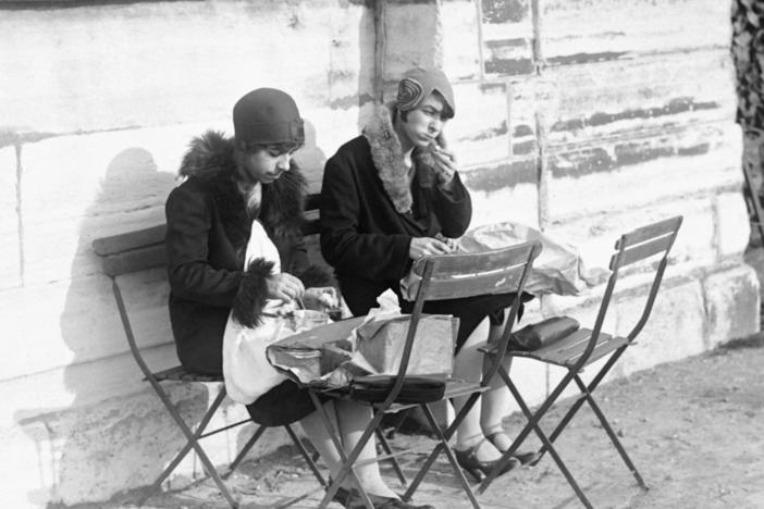 Young women eat lunch in the Tuileries Garden in Paris in January 1929.