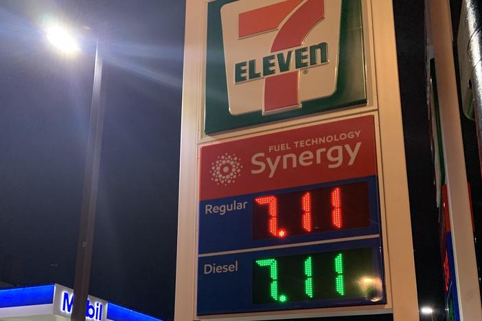 Despite what the internet may think, this 7-Eleven in Chicago is not selling gas for $7.11.