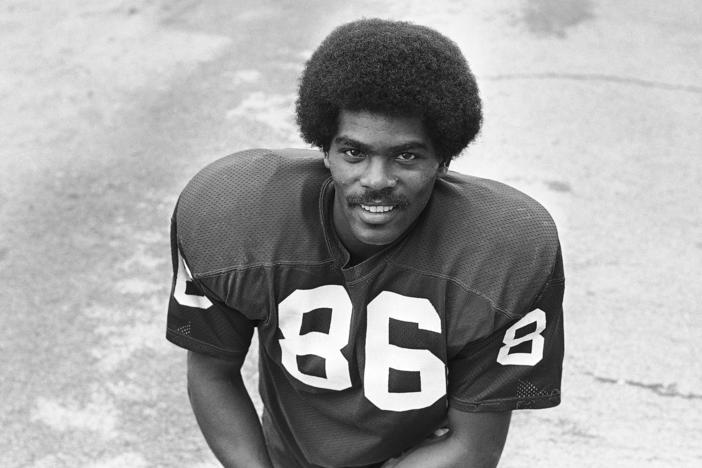 Marlin Briscoe (show in 1975), the first Black starting quarterback in the American Football League, died Monday.