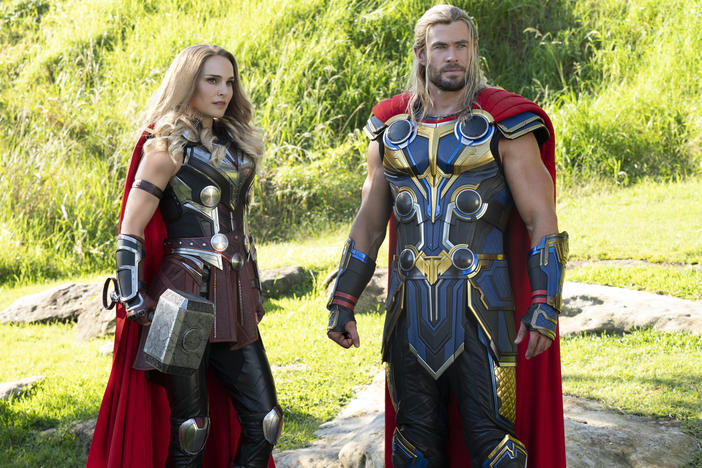 Natalie Portman and Chris Hemsworth.