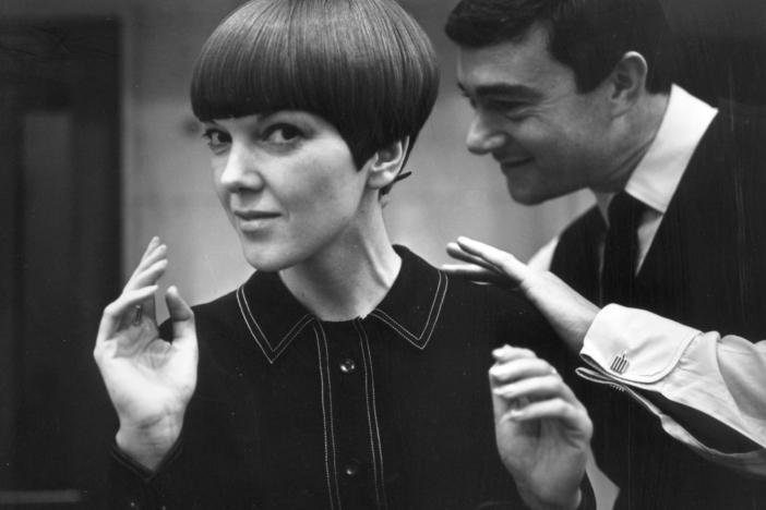 Designer Mary Quant, one of the leading lights of the British fashion scene in the 1960s, having her hair cut by Vidal Sassoon in 1964.